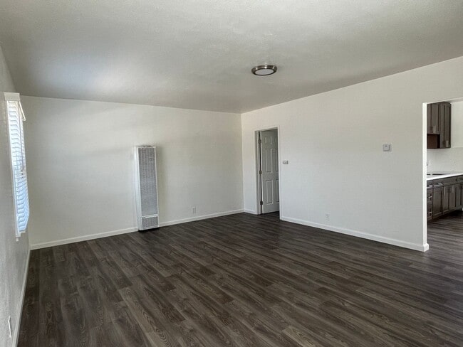 Building Photo - Large Brand New One Bedroom Apartment!