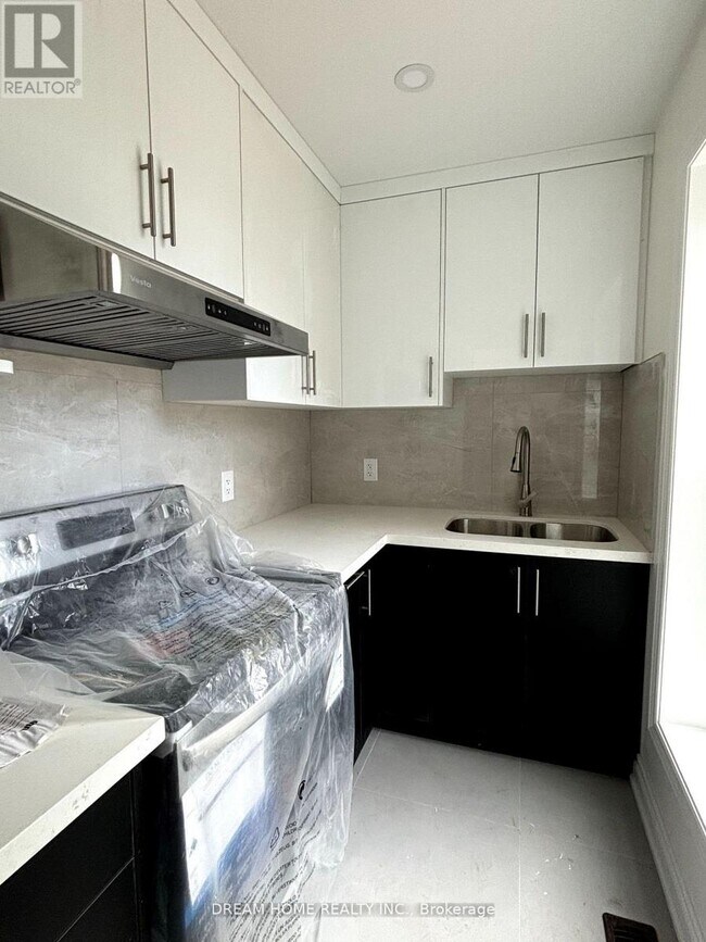 Photo du bâtiment - 643 Bathurst St