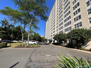 Building Photo - 2625 Park Ave