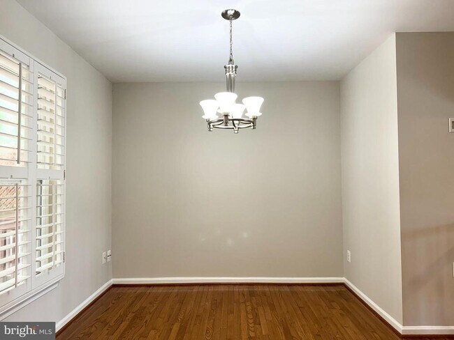 Building Photo - 15753 Viewpoint Cir