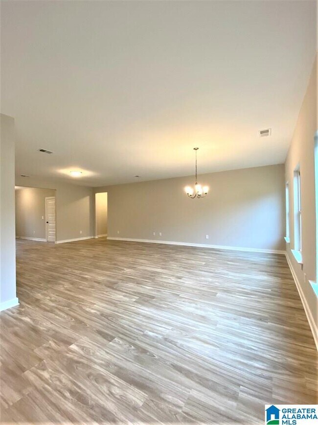 Building Photo - 10 Hawk Ln