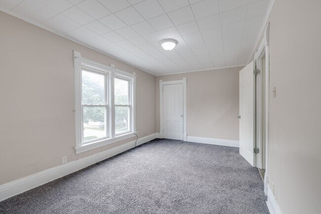 Building Photo - 30 Olcott St
