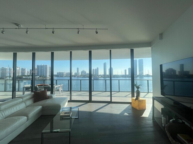 Foto del edificio - 5500 Island Estates Dr