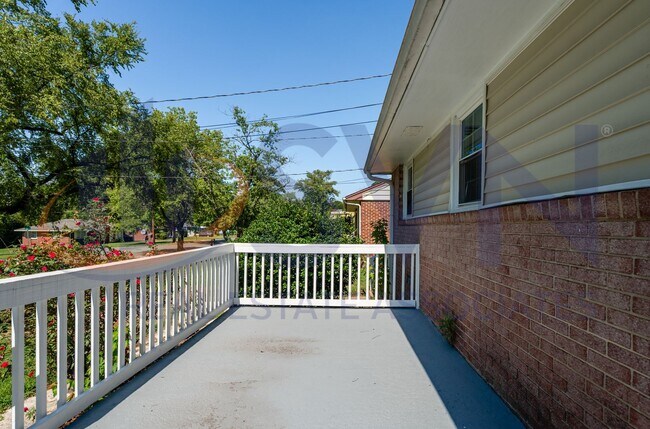 Photo - 1122 Fiske St House