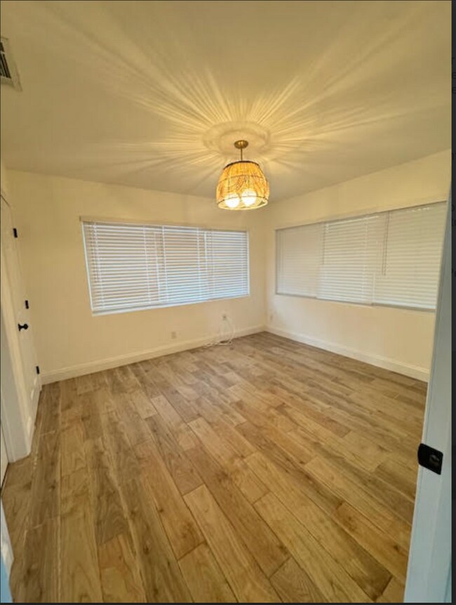 Foto del edificio - 4390 Maple St NE