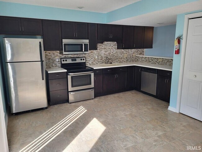 Building Photo - 860 E Sherwood Hills Dr