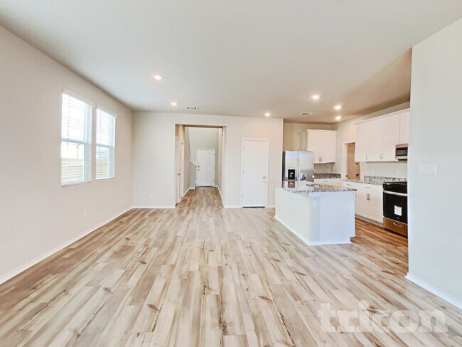 Foto del edificio - 5100 Saddle Clb Dr