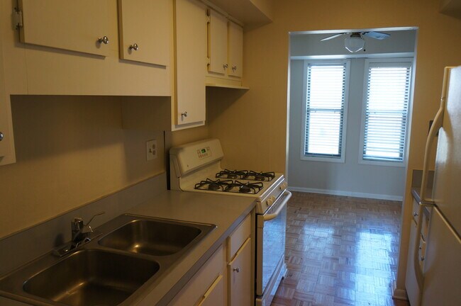 Foto del edificio - 2212 Country Club Dr