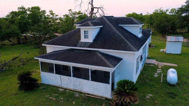 Foto del edificio - 24206 Longenbaugh Rd