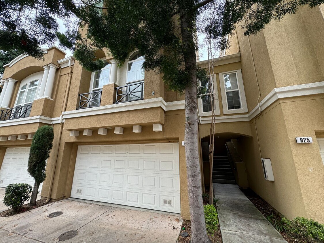 3bd/3.5ba Trilevel Townhouse in Milpitas! Townhome Rentals in