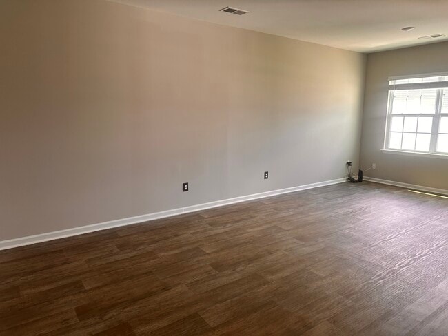 Building Photo - 2348 Lily Dr