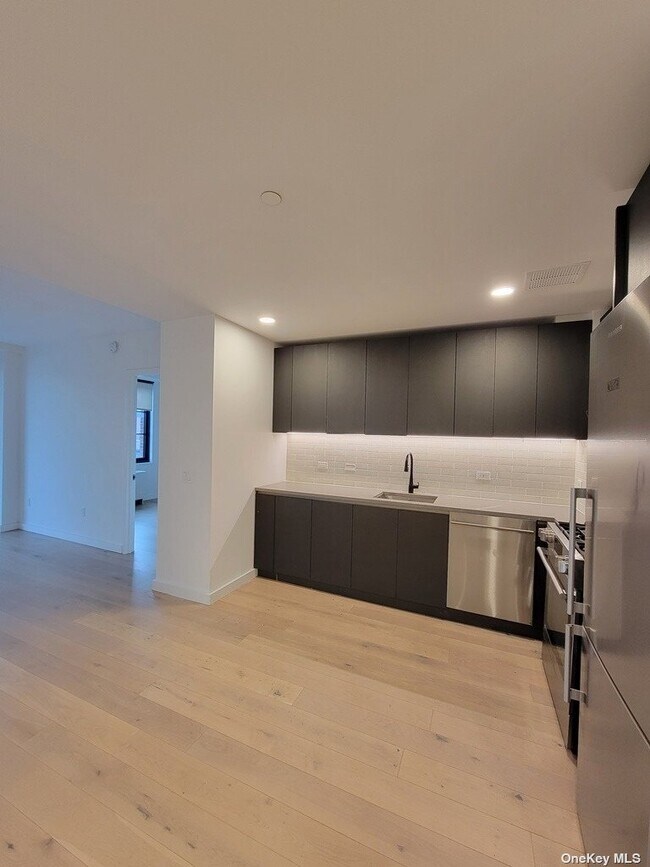 Foto del edificio - 144-74 Northern Blvd