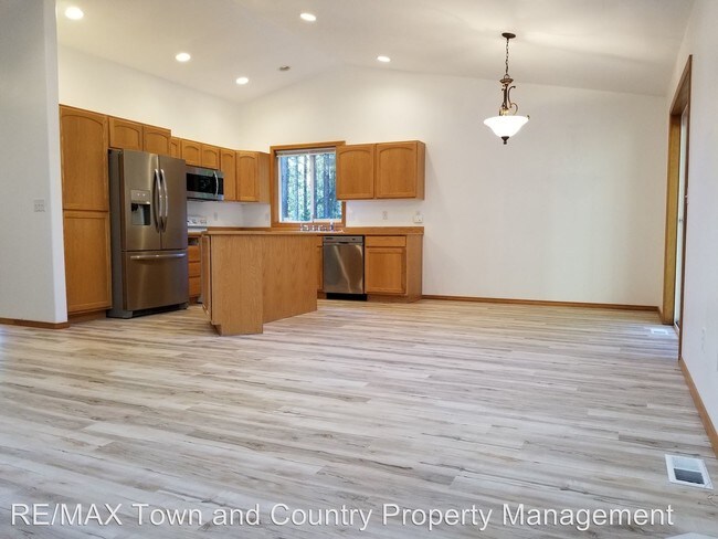 Building Photo - 3 br, 2 bath House - 6208 SE Modoc Ct