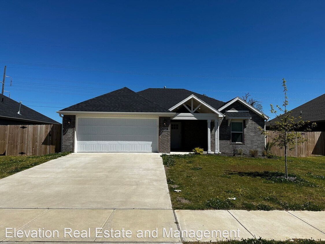 1907 E Endura Pk Dr, Siloam Springs, AR 72761 House Rental in Siloam