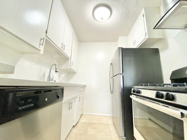 Building Photo - 3711 Mentone Ave