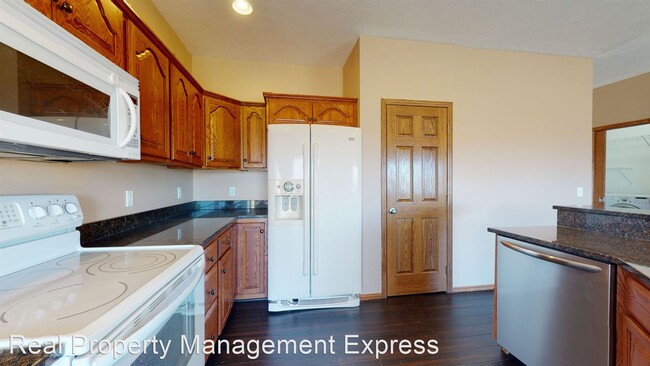 Foto del edificio - 4 br, 3 bath House - 2208 S Hofstad Avenue