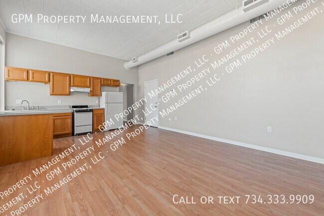 Foto del edificio - 412 Grand River Ave