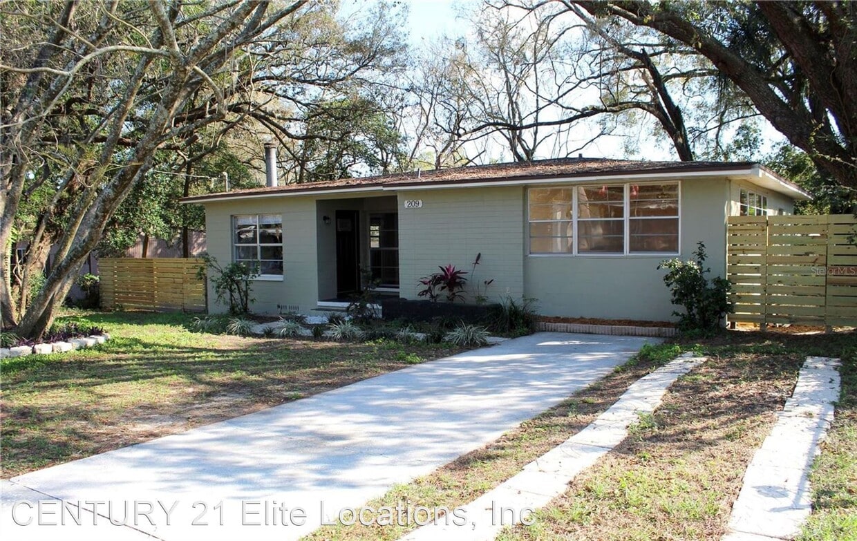 3 br, 1 bath House 209 Redwood Ave House Rental in Temple Terrace