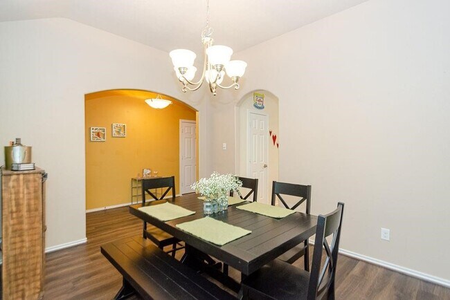 Foto del edificio - 13601 May Pine Ct