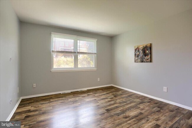 Building Photo - 4411 Falls Bridge Dr