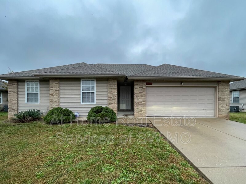 1091 S Strasbourg Ave, Springfield, MO 65802 House Rental in Springfield, MO