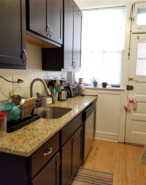 Building Photo - 1447 W Cornelia Ave