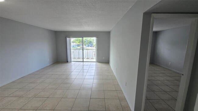 Foto del edificio - 15221 NE 6th Ave