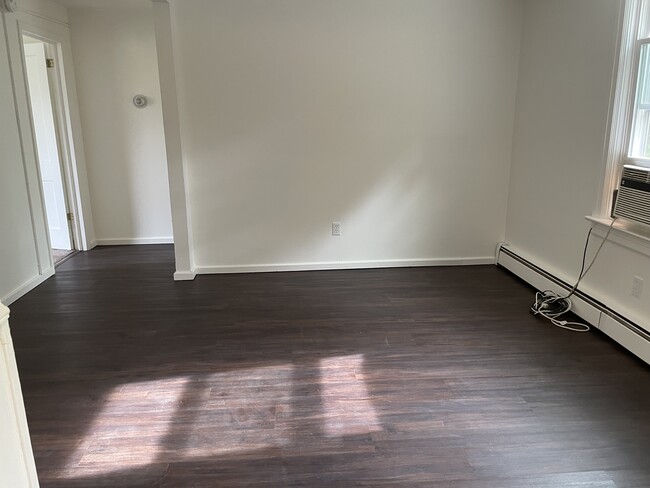Foto del edificio - 103 Flatbush Camp Rd