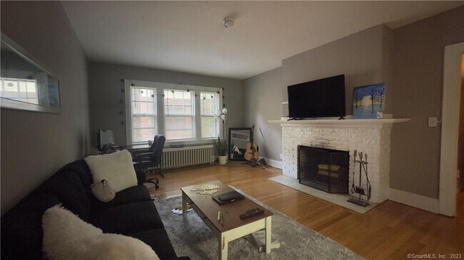 Building Photo - 814 Farmington Ave