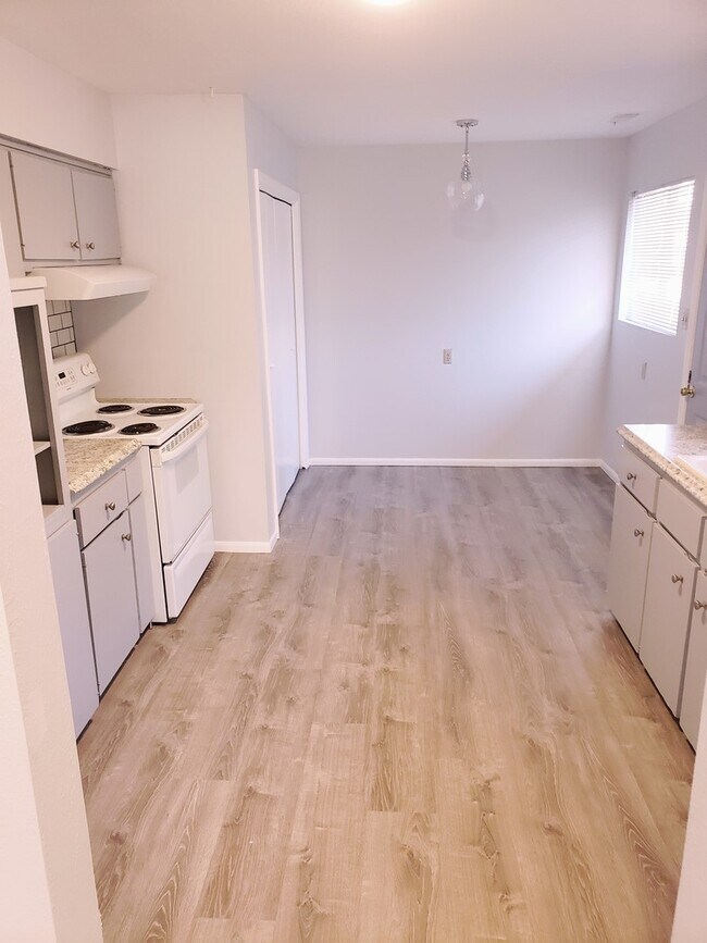 Foto del edificio - COMING SOON! Renovated - 2 Bedroom 1 Bath ...