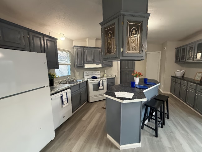 Building Photo - 4916 Brown Station Rd