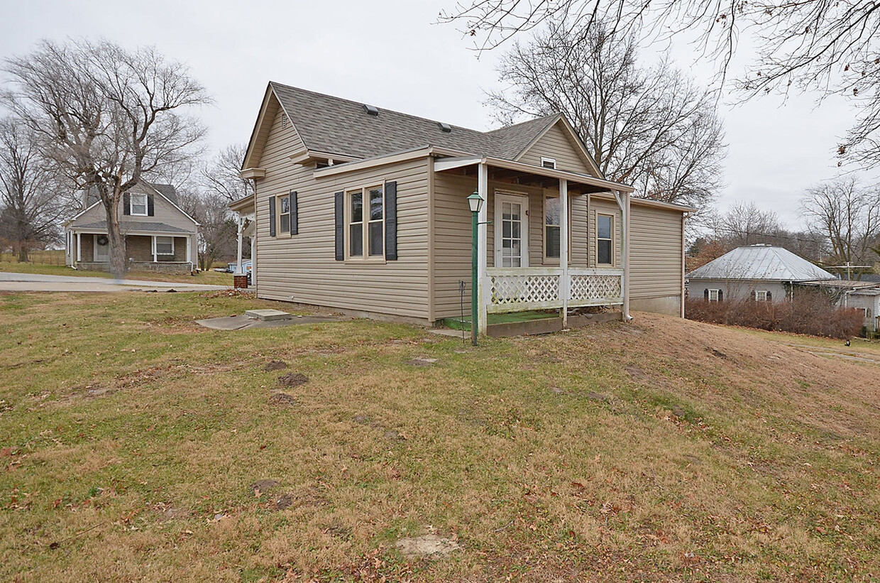 Primary Photo - Cute 3 Bedroom, 1 bath house in Dearborn, MO