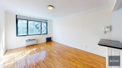 Building Photo - 1661 York Ave