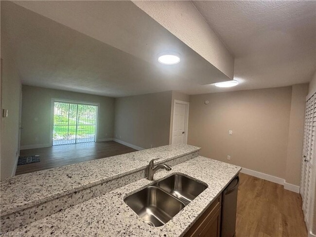 Foto del edificio - 5305 Summerlin Rd