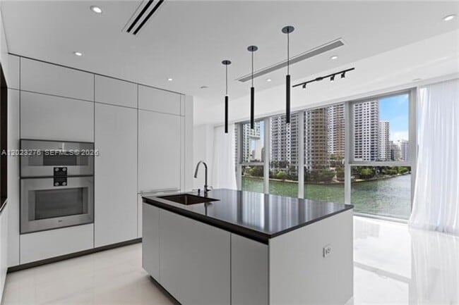 Building Photo - 300 Biscayne Blvd Way