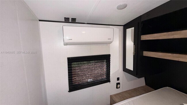 Foto del edificio - 19150 Flag Dr