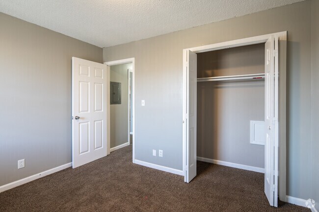 2 habitaciones, 1 baño - 796 pies cuadrados - Dormitorio principal - Central Heights