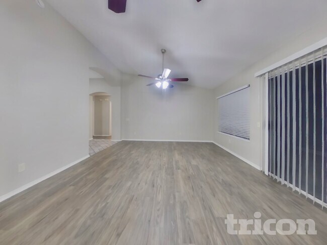 Foto del edificio - 8621 W Willow Ave