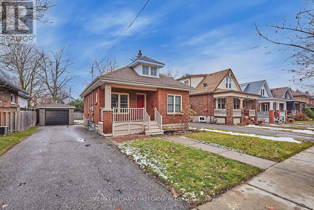 Photo principale - 33 McLaughlin Blvd