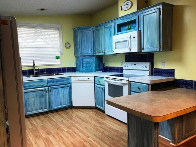 Building Photo - 15560 Royal Coach Cir