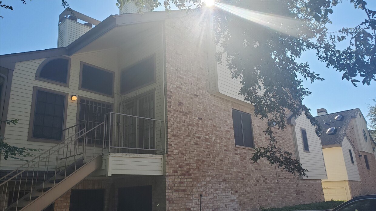 Foto principal - 2425 Holly Hall St