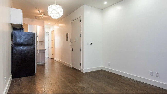 Building Photo - 222 Suydam St