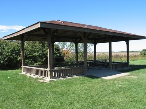 Picnic Area - Condor Garden Apartments