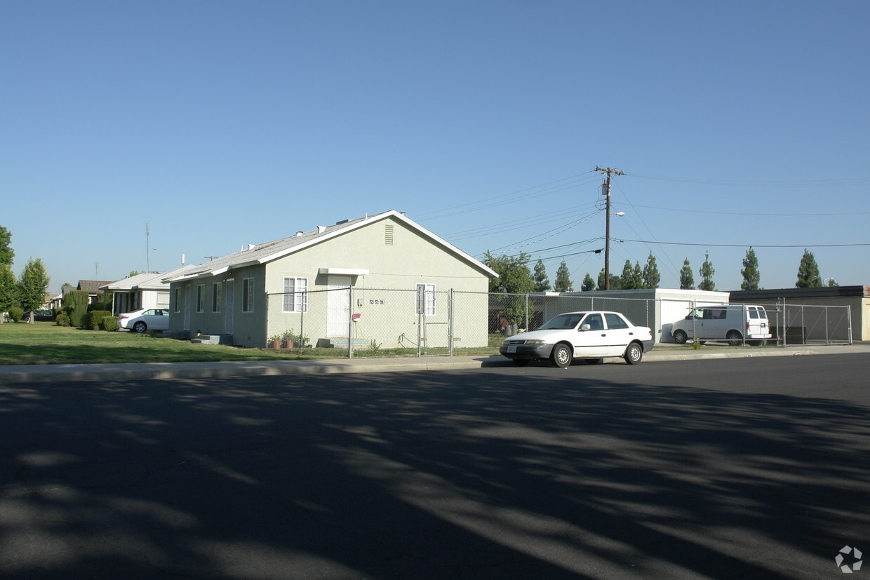 Building Photo - 3463 E Platt Ave