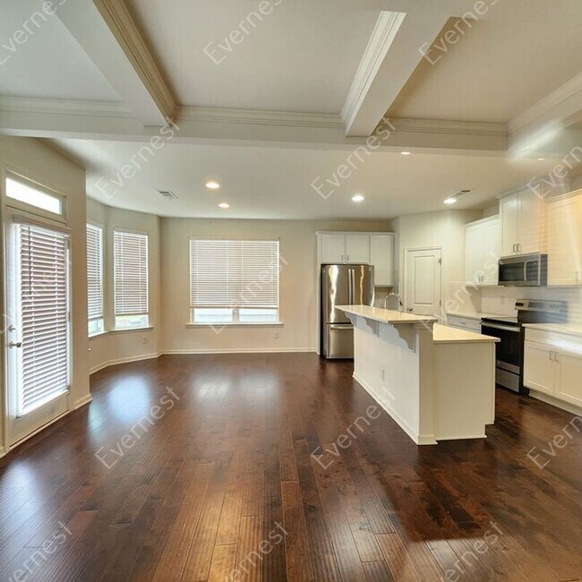 Foto del edificio - 601 Lofty Ln