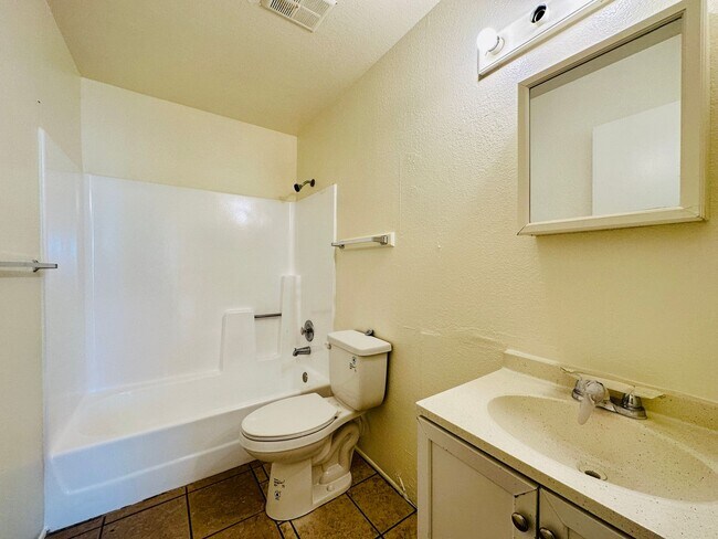 Building Photo - 1672 W San Juan Trl