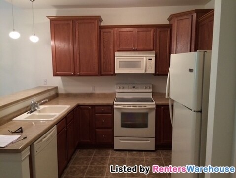 Building Photo - 2060 Rainbow Lake Ln