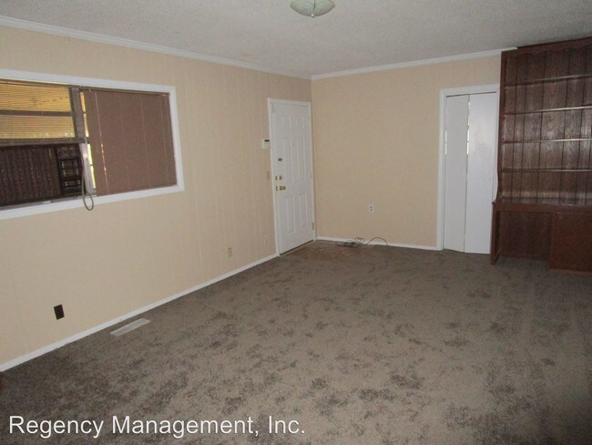 Building Photo - 4 br, 4 bath House - Main Street North-3050