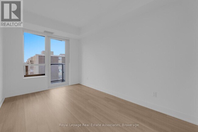 Photo du bâtiment - 60 Central Park Roadway