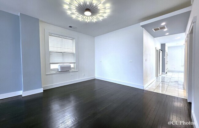 Building Photo - 2924 W 38th Pl